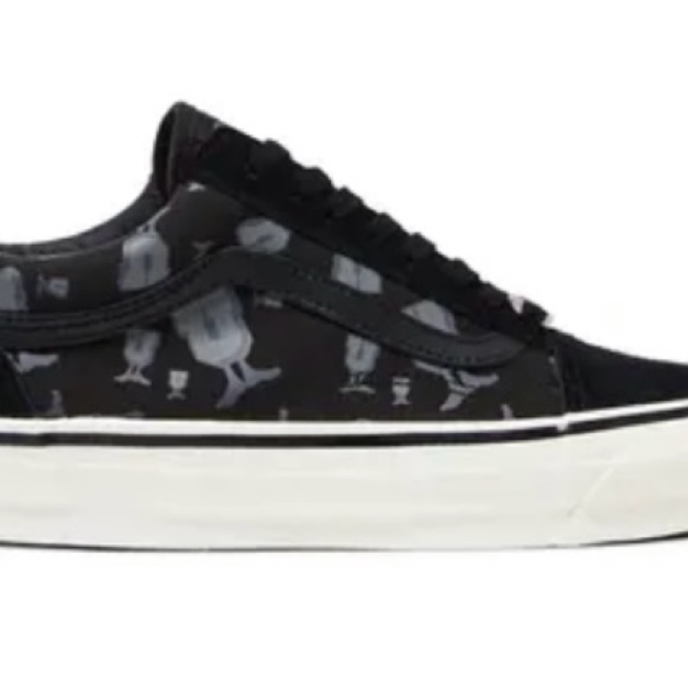 Undefeated X Vans U Old Skool Black and White Sneakers 10US 43EU NIB NWT